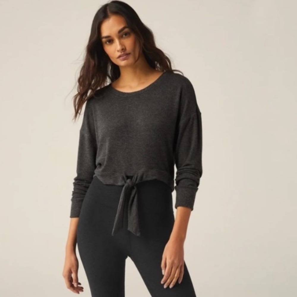 Beyond Yoga Why Knot Pullover in Charcoal Grey Cropped Long Sleeve Top S/P